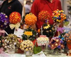 Candy Bouquets: How To Make A Fun Table Decoration For